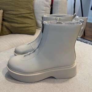 Portland Boot Company's Lug Sole Boot, Cream, Sz 9